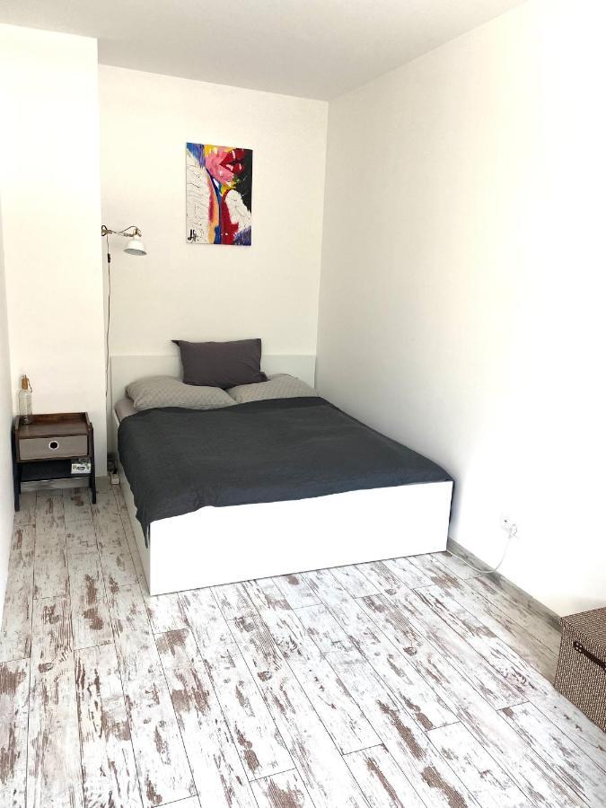 Residence Park Lovely Apartman With Private Parking Kysucke Nove Mesto Exterior photo